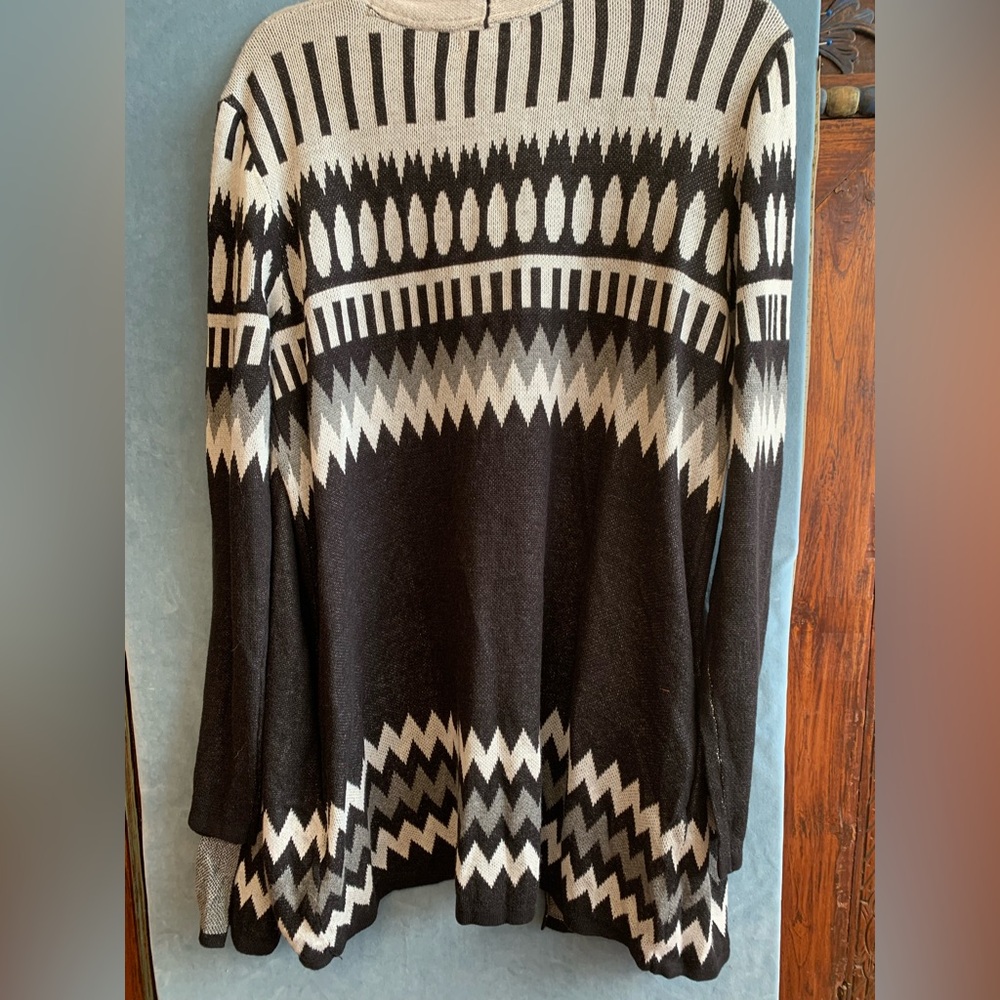 By‎ Design NWT Black, White and Gray Women’s Sweater Size Large - Picture 3 of 7